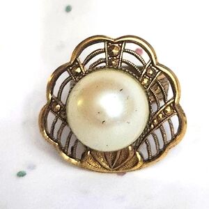 Vtg 1950s Art Deco Gold Tone Faux Pearl Filigree Scallop Adjustable Ring